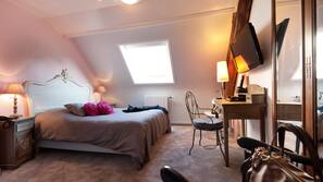 Desk, free cots/infant beds, free WiFi