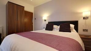 Egyptian cotton sheets, in-room safe, individually decorated