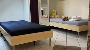 Minibar, kostenlose Babybetten, kostenpflichtige Zustellbetten