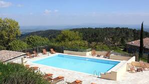 Piscine extérieure (ouverte en saison)