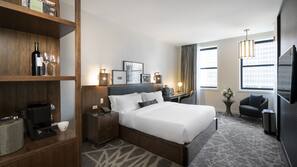 Frette Italian sheets, premium bedding, in-room safe, blackout curtains