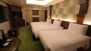 Premium bedding, down comforters, in-room safe, blackout drapes