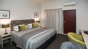 Premium bedding, in-room safe, desk, iron/ironing board