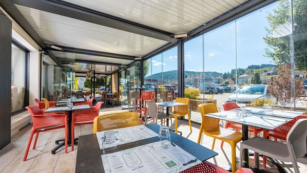 Lunch and dinner served, French cuisine