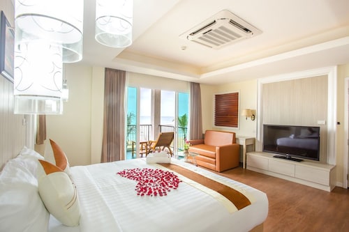 Saint Tropez Beach Resort Hotel ทาใหม Tha Airasiago