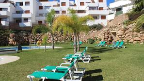 Seasonal outdoor pool, pool umbrellas, sun loungers