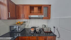 Microwave, coffee/tea maker, electric kettle