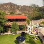 Paradise Hotel Boutique & Lounge