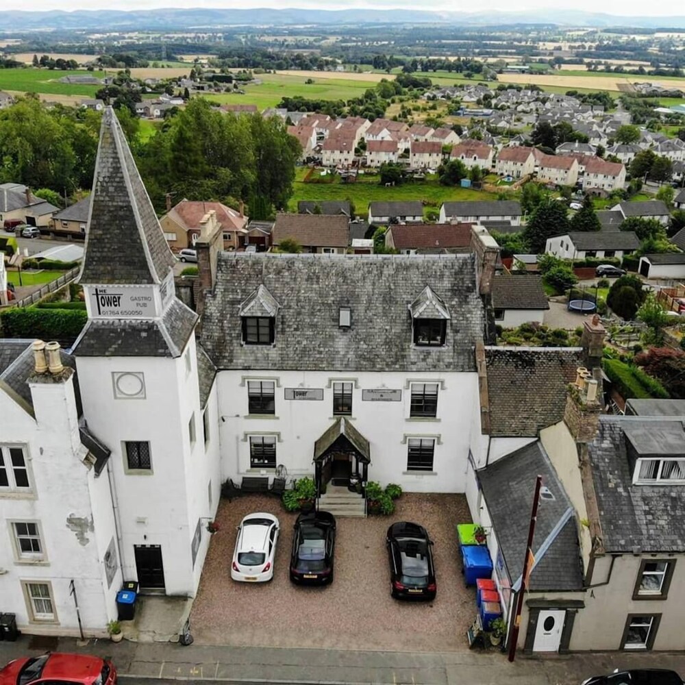 The Tower Gastro Pub & Apartments