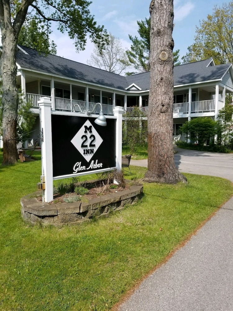 M 22 Inn Glen Arbor In Traverse City Hotel Rates Reviews On Orbitz Featured Image