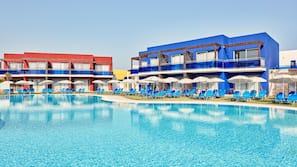 Indoor pool, 2 outdoor pools, pool umbrellas, sun loungers