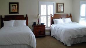 Premium bedding, in-room safe, individually decorated