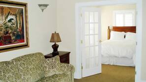 Premium bedding, in-room safe, individually decorated