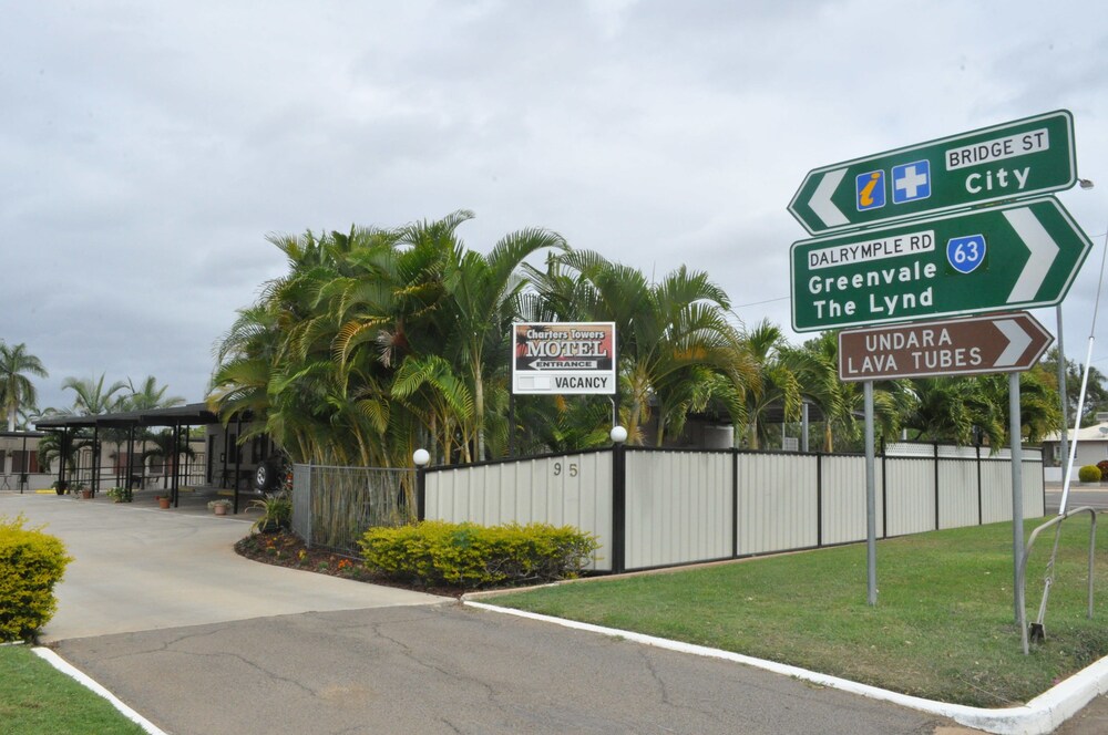 450+ Civic Club Charters Towers HD
