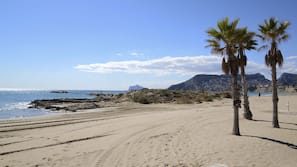 På stranden og 10 strandbarer