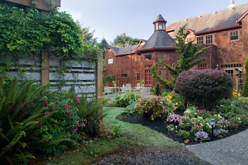 Garden, Arch Cape Inn and Retreat - Cannon Beach