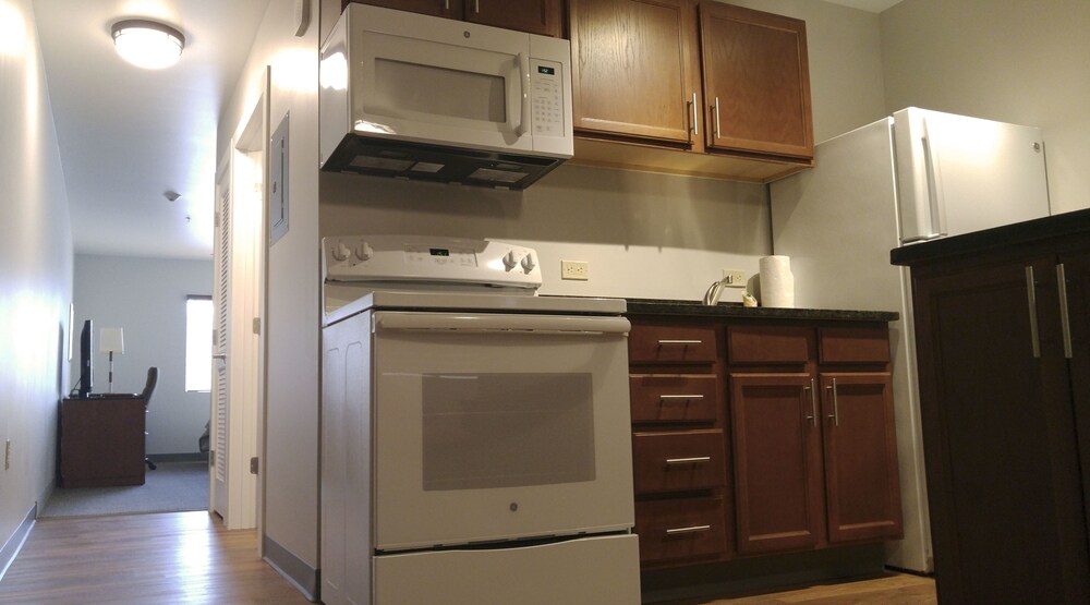 Private kitchen, Affordable Suites of America Portage