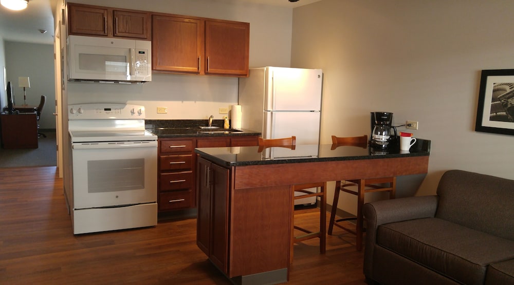 Private kitchen, Affordable Suites of America Portage