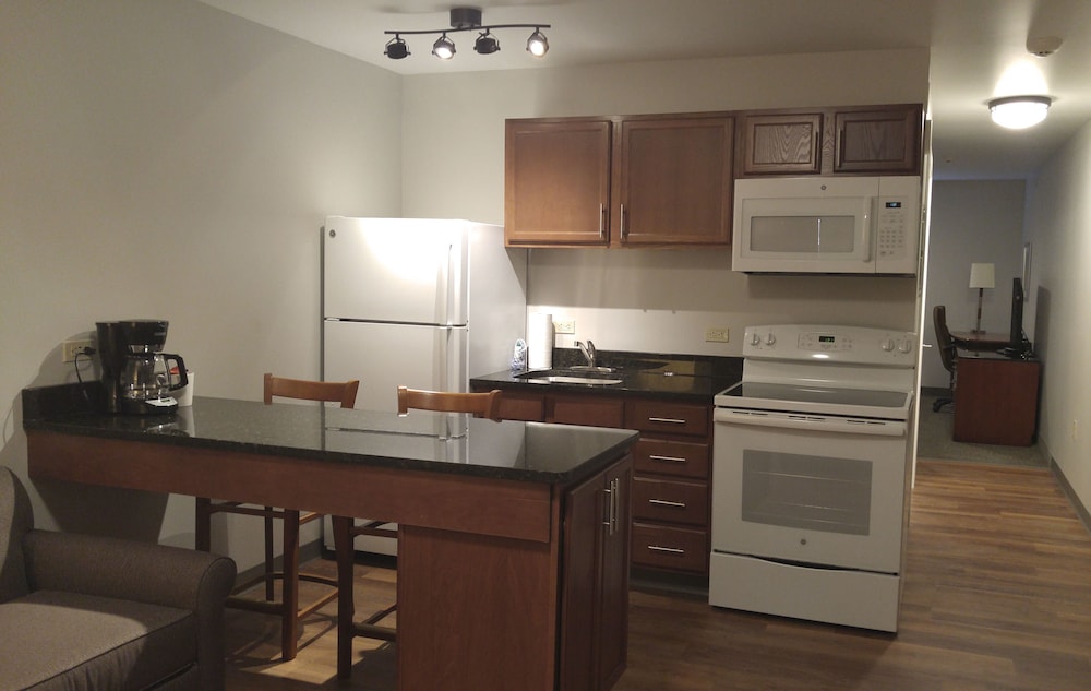 Private kitchen, Affordable Suites of America Portage