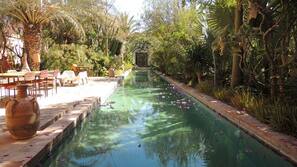 2 piscines extérieures