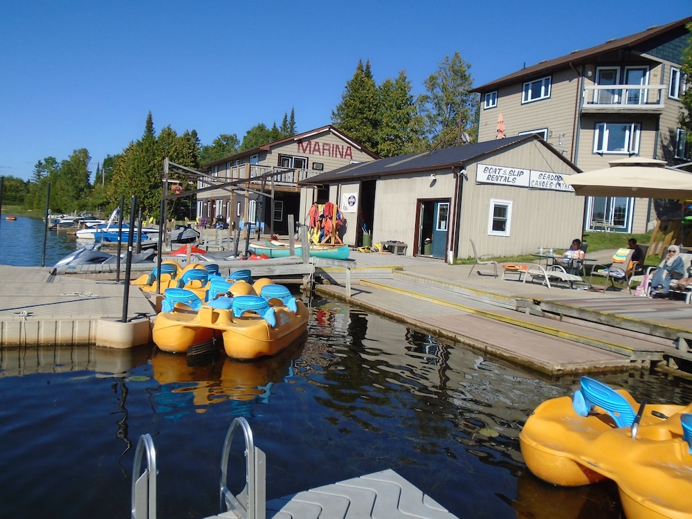 Sauble River Marina & Lodge Resort in Sauble Beach Hotel Rates