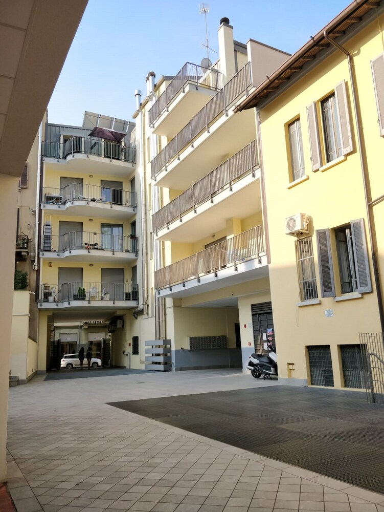 Red Line Apartments In Milan Hotel Rates Reviews On Orbitz Red Line Apartments