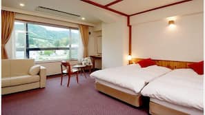 In-room safe, desk, free WiFi