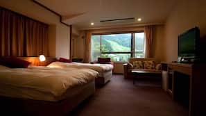In-room safe, desk, free WiFi
