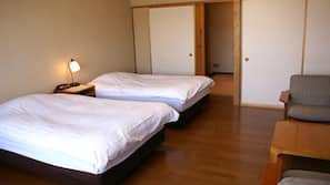 In-room safe, desk, free WiFi