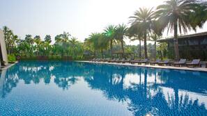 Outdoor pool, open 6:30 AM to 10 PM, sun loungers