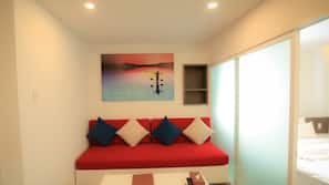 1 bedroom, hypo-allergenic bedding, minibar, in-room safe
