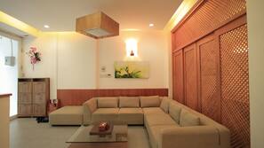 1 bedroom, hypo-allergenic bedding, minibar, in-room safe