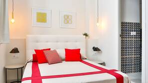 Tabla de planchar con plancha, wifi gratis, ropa de cama