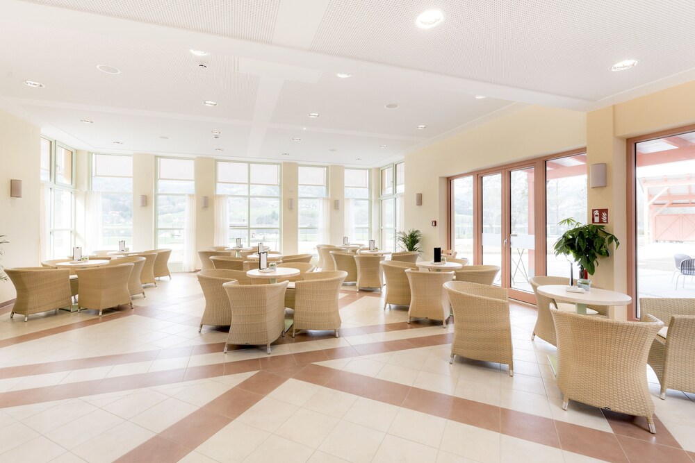 Lobby sitting area, JUFA Hotel Stubenbergsee