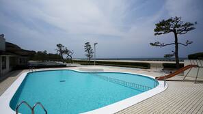 室外游泳池