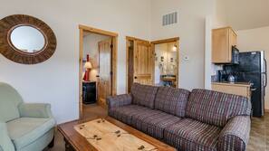 Iron/ironing board, free WiFi, linens