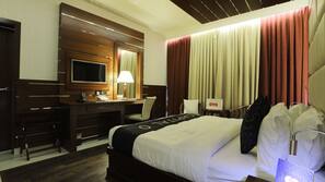 Minibar, iron/ironing board, free WiFi