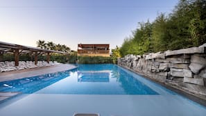 Innenpool, 6 Außenpools