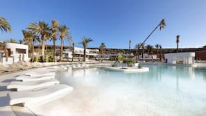 4 piscinas al aire libre, sombrillas, tumbonas