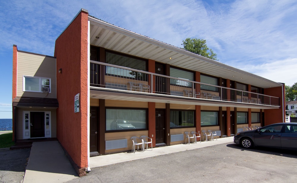 Motel Castille, Roberval: $95 Room Prices & Reviews | Travelocity