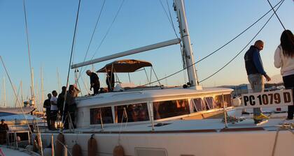 Catamarano Mauticat Boat & Breakfast