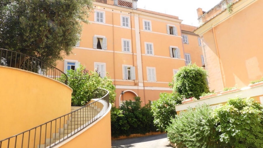 Dnb House Hotel