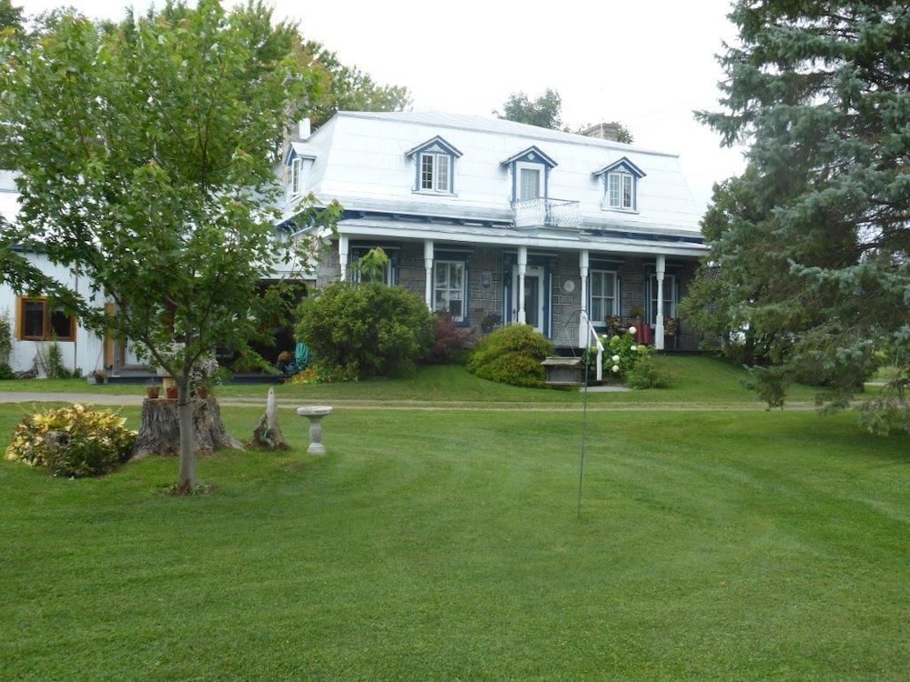 Le Passerin Indigo Gîte du passant in SaintAlexisdeMontcalm Best