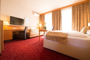 Comfort Double Room (A/C) | Minibar, in-room safe, desk, cribs/infant beds
