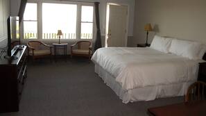1 bedroom, Egyptian cotton sheets, premium bedding, desk