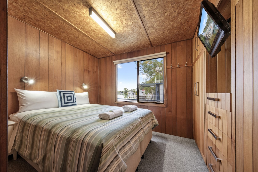 Boats And Bedzzz Houseboat Stays & Renmark River Villas