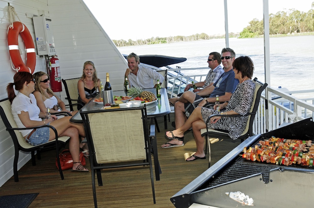 Boats And Bedzzz Houseboat Stays & Renmark River Villas