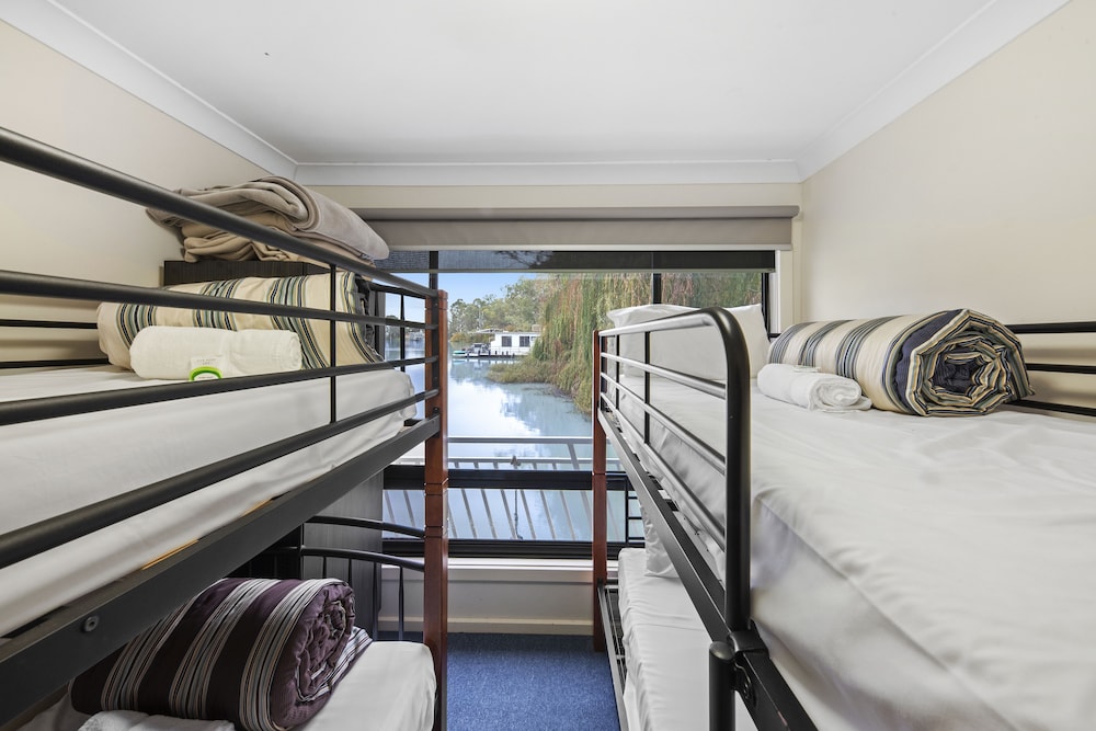 Boats And Bedzzz Houseboat Stays & Renmark River Villas