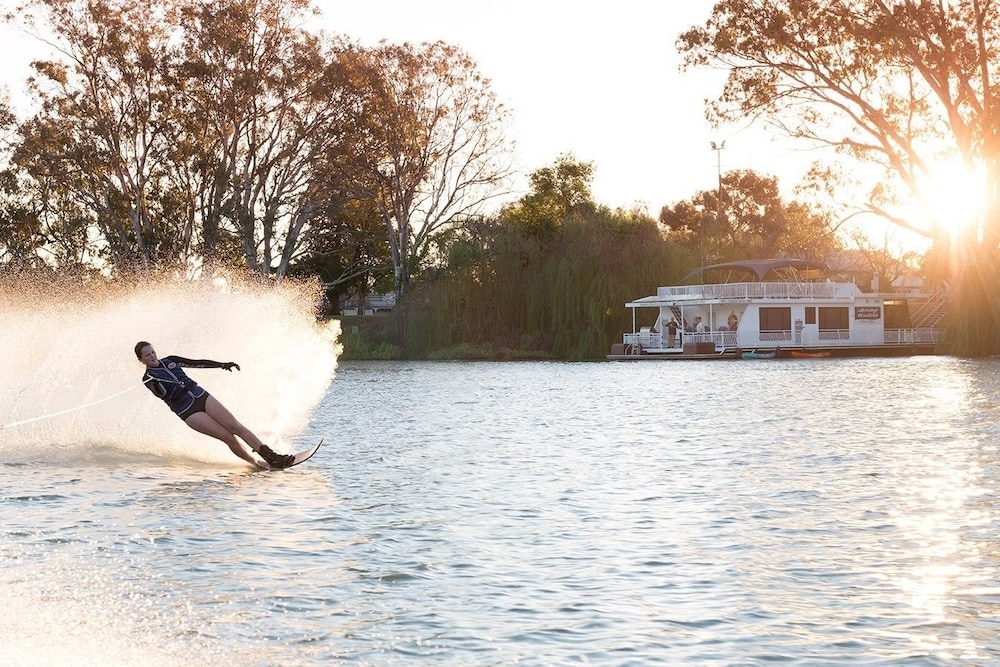 Boats And Bedzzz Houseboat Stays & Renmark River Villas