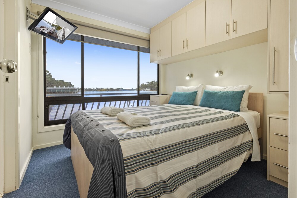 Boats And Bedzzz Houseboat Stays & Renmark River Villas